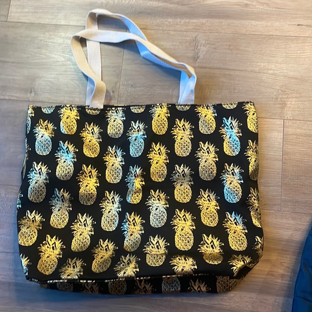 black and gold pineapple tote bag
